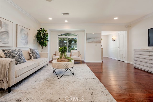 2019 Charlemagne Avenue photo 4