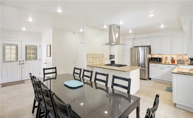 617 Iris Avenue, Corona del Mar CA: https://media.crmls.org/medias/fd2ce9ee-f882-4b23-939c-d64fabae7543.jpg