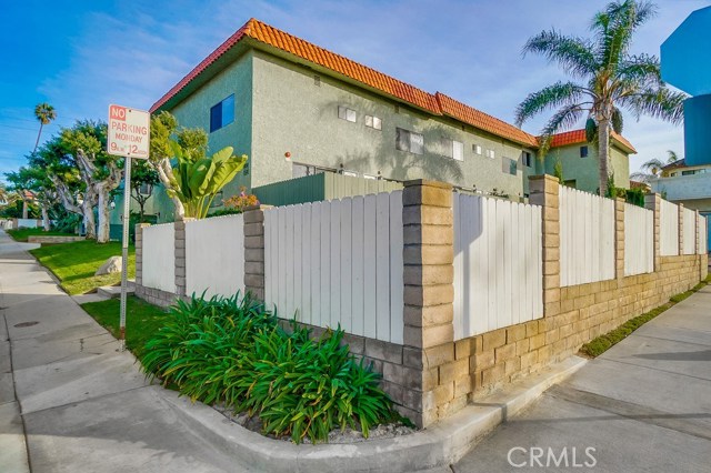 1832 Rockefeller Lane, Redondo Beach, California 90278, 2 Bedrooms Bedrooms, ,2 BathroomsBathrooms,Residential,Sold,Rockefeller,SB17272188