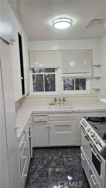 Detail Gallery Image 4 of 8 For 209 S Reeves, Beverly Hills,  CA 90212 - 0 Beds | 1 Baths