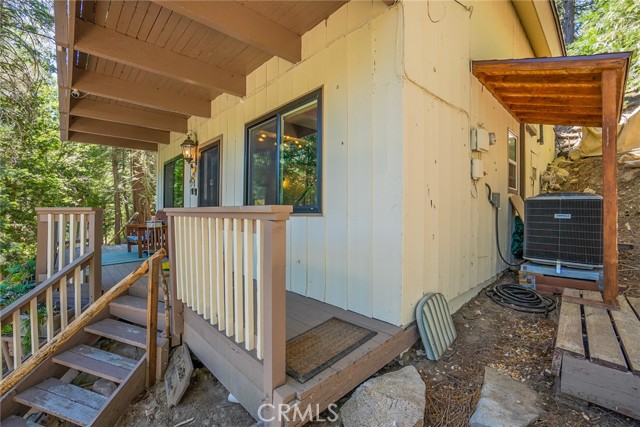 Detail Gallery Image 5 of 49 For 875 Brentwood Dr, Lake Arrowhead,  CA 92352 - 3 Beds | 2 Baths