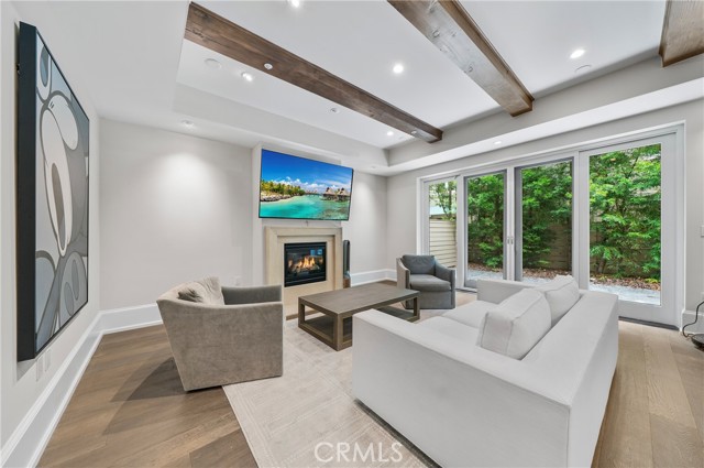 823 S Bundy Drive, Los Angeles CA: https://media.crmls.org/medias/fd2de934-422b-4c10-b2e2-7095d220c5ac.jpg