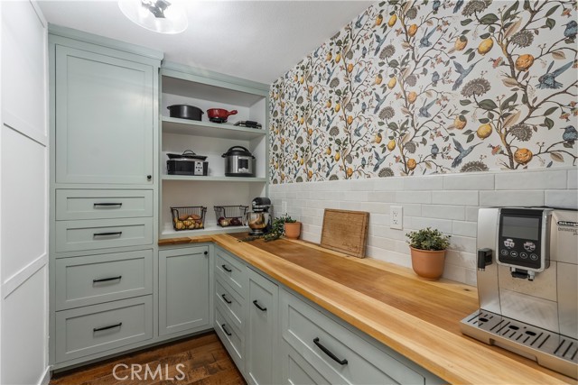 12571 Welbe Drive, North Tustin CA: https://media.crmls.org/medias/fd302391-de52-44fc-943a-ee9803a0c3f3.jpg