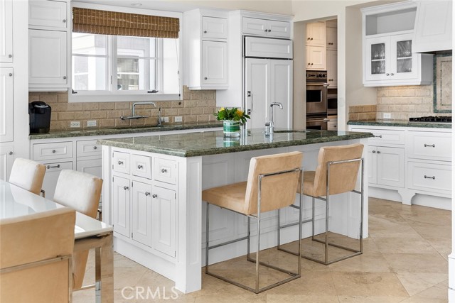 Detail Gallery Image 8 of 43 For 322 Emerald Bay, Laguna Beach,  CA 92651 - 6 Beds | 6/1 Baths