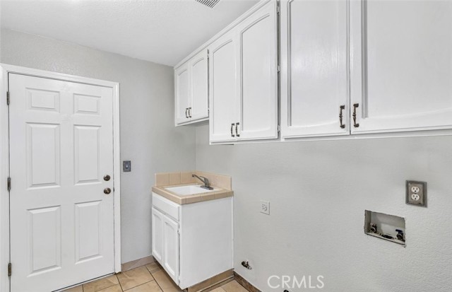 2083 Hastings Drive, Los Banos CA: https://media.crmls.org/medias/fd30e598-6b40-4000-9689-f7c5e2b56045.jpg