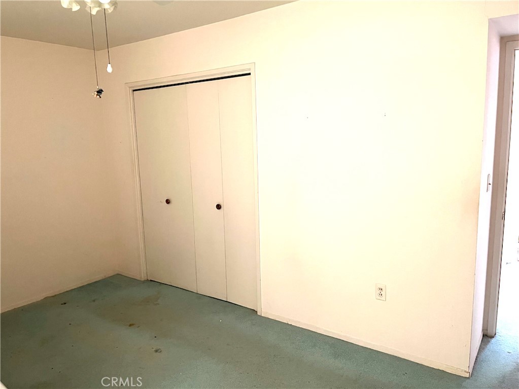 https://media.crmls.org/medias/fd313e2d-dd9e-4084-8b15-2cfd4f823ca4.jpg?preset=X-Large