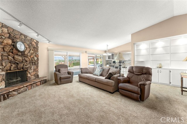 Detail Gallery Image 16 of 60 For 13346 Rimview Ct, Yucaipa,  CA 92399 - 3 Beds | 2/1 Baths