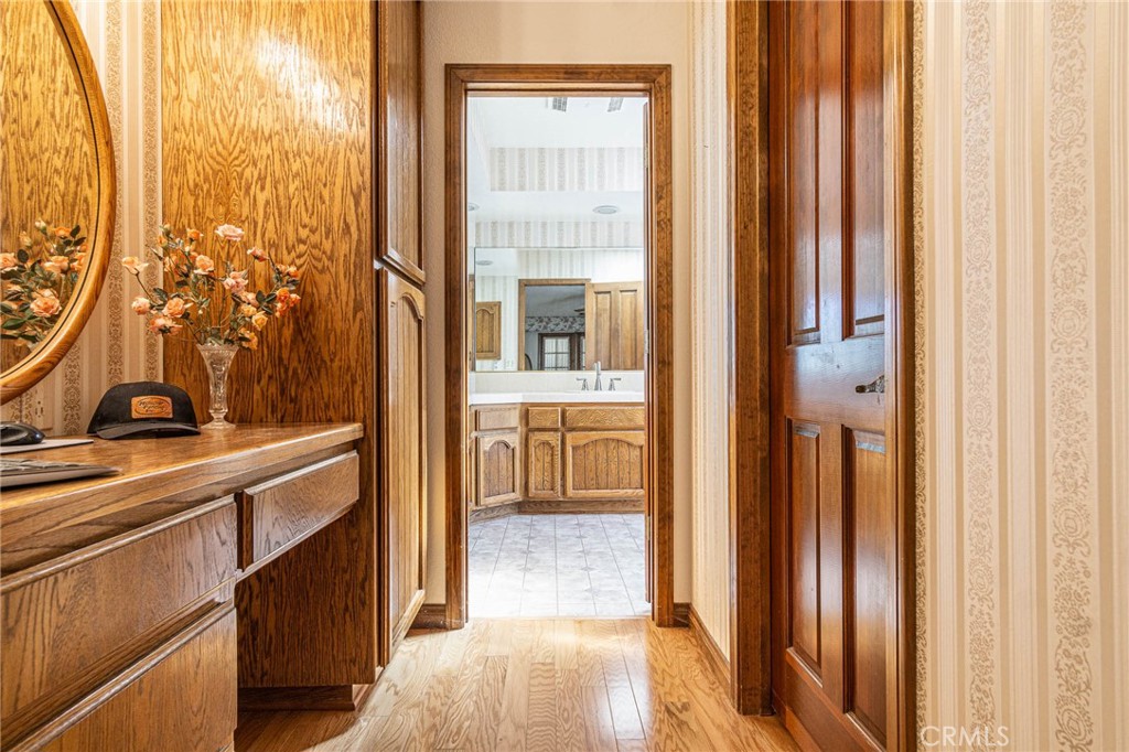 https://media.crmls.org/medias/fd32022b-1169-4415-8656-164a36c53c5c.jpg?preset=X-Large