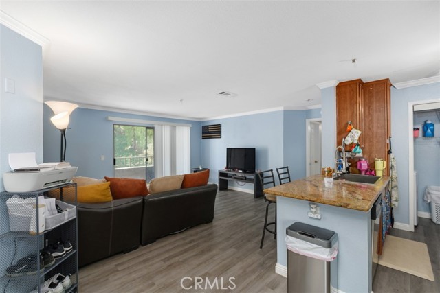 Detail Gallery Image 3 of 13 For 1980 Las Colinas Cir #208,  Corona,  CA 92879 - 2 Beds | 2 Baths