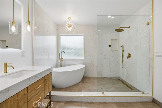 Detail Gallery Image 15 of 36 For 22637 Erwin St, Woodland Hills,  CA 91367 - 6 Beds | 5/1 Baths