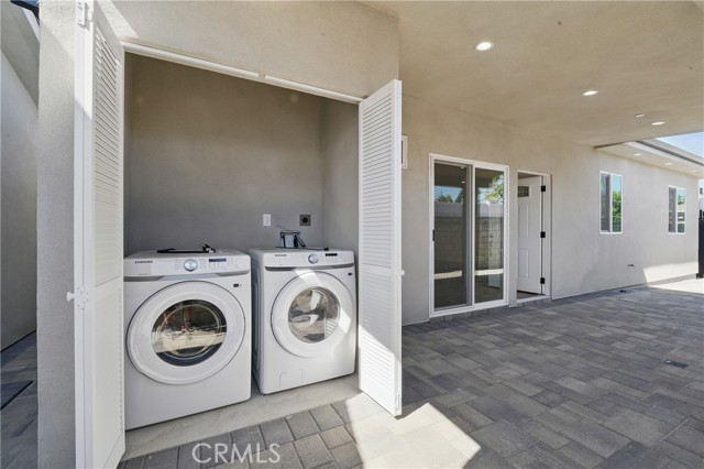 8142 Vantage Avenue, North Hollywood CA: https://media.crmls.org/medias/fd32cfe7-f332-4faa-a353-8f21be0d3f35.jpg