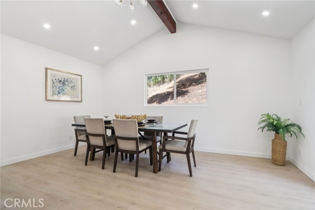 11060 Vanda Way, Shadow Hills CA: https://media.crmls.org/medias/fd345fa2-2152-4505-8a42-a54bdbd7f34c.jpg