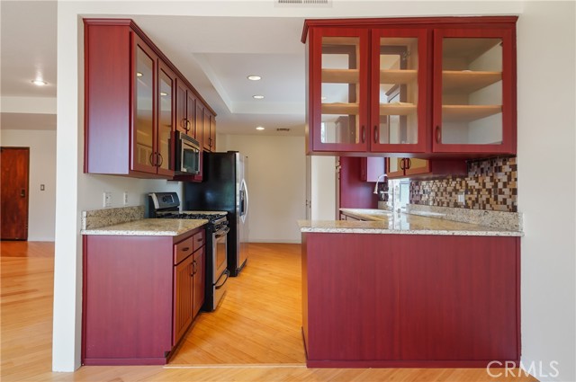 Detail Gallery Image 5 of 25 For 13331 Moorpark St #233,  Sherman Oaks,  CA 91423 - 2 Beds | 2 Baths