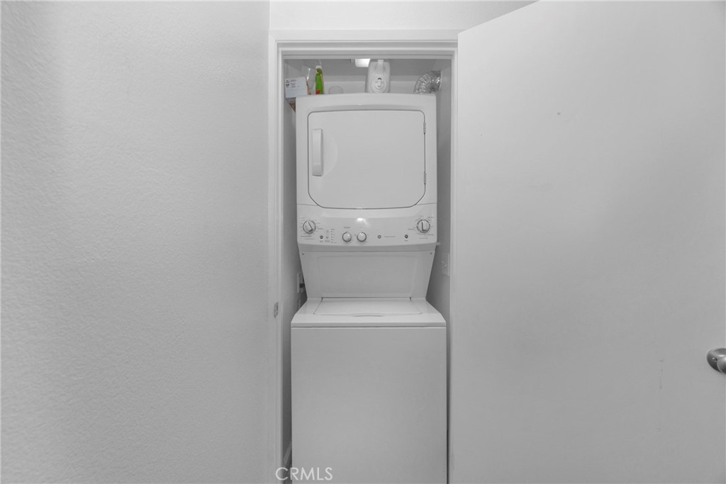 https://media.crmls.org/medias/fd36405e-33fd-4c14-b47f-6b6dcc78f559.jpg?preset=X-Large