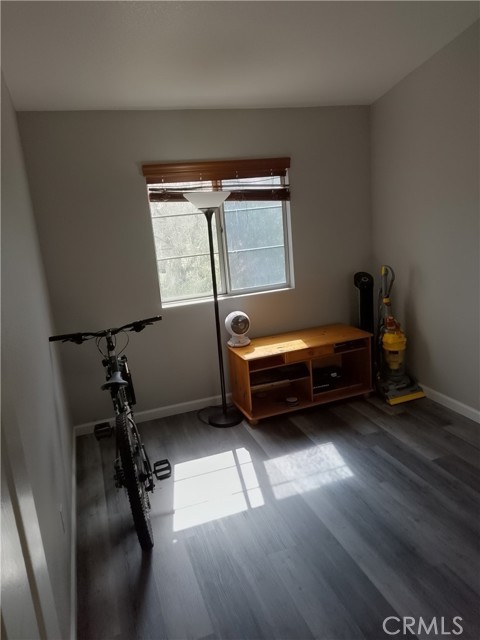 Image 10 of 17 For 7368 Greenhaven Avenue 33