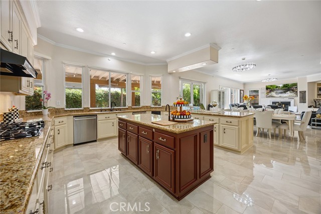 450 S Estate Drive, Orange CA: https://media.crmls.org/medias/fd376d9c-ec77-4d28-82e6-c950bb3cd357.jpg