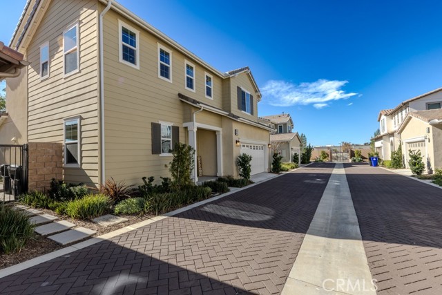 Detail Gallery Image 3 of 64 For 7082 Mallow Drive #2,  Fontana,  CA 92336 - 4 Beds | 3 Baths