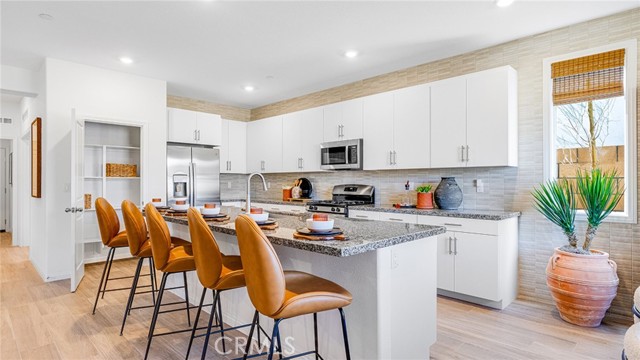 Detail Gallery Image 3 of 21 For 65199 Avenida De Nuves, Desert Hot Springs,  CA 92240 - 5 Beds | 3 Baths