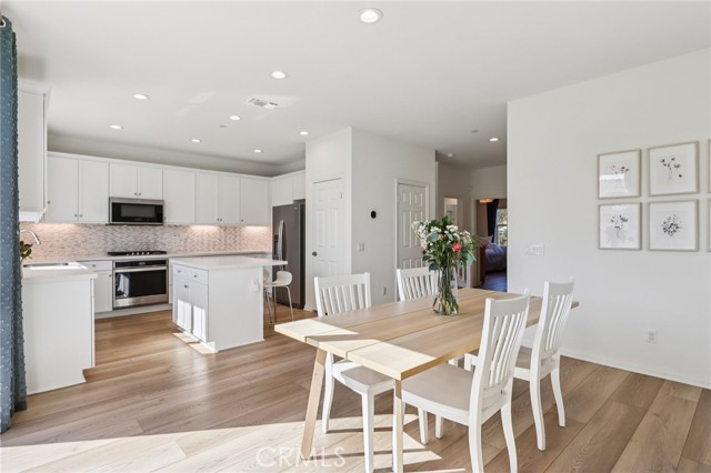 Detail Gallery Image 4 of 24 For 9650 Adora Ter, Riverside,  CA 92508 - 4 Beds | 3 Baths