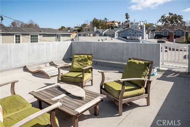 525 21st St, Manhattan Beach, California 90266, 3 Bedrooms Bedrooms, ,1 BathroomBathrooms,Residential,For Sale,21st St,SB25020966