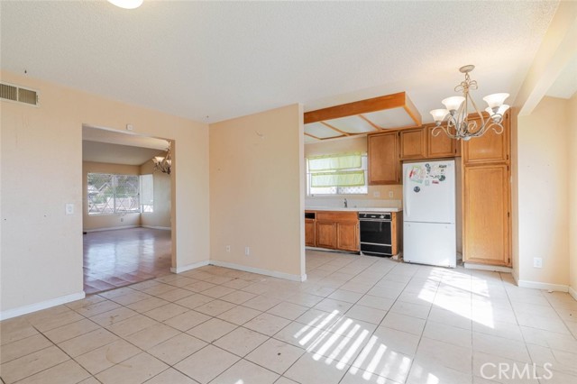 Detail Gallery Image 9 of 31 For 36620 Ramona Rd, Palmdale,  CA 93550 - 3 Beds | 2 Baths