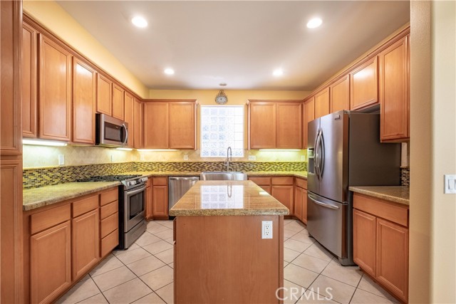 27531 Sunny Creek Drive, Valencia CA: https://media.crmls.org/medias/fd39cba4-945b-4c92-9c44-c040f16df591.jpg