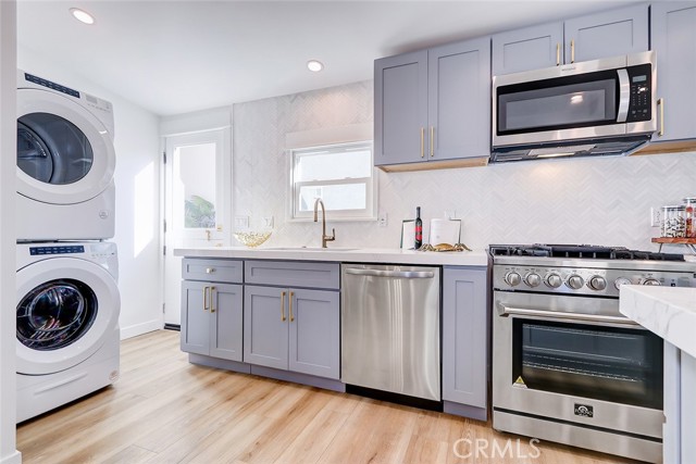 120 36th Place, Manhattan Beach, California 90266, 3 Bedrooms Bedrooms, ,2 BathroomsBathrooms,Residential,Sold,36th,SB23014621