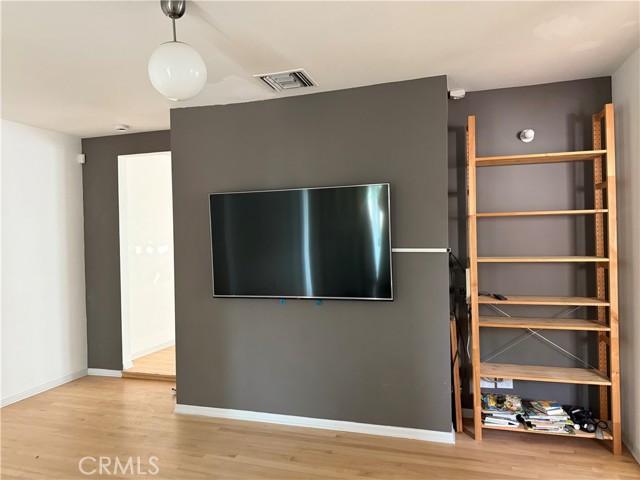 Detail Gallery Image 12 of 23 For 8929 Rathburn Ave, Northridge,  CA 91325 - 3 Beds | 2 Baths