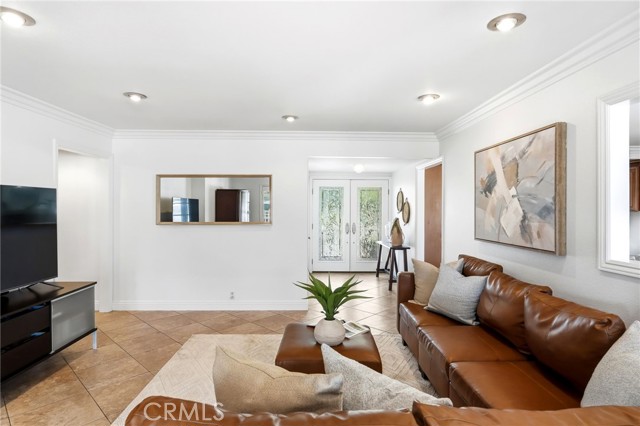 1110 E Meats Ave, Orange CA: https://media.crmls.org/medias/fd3a74b5-06bc-40b1-bb41-6b0cbc31898f.jpg