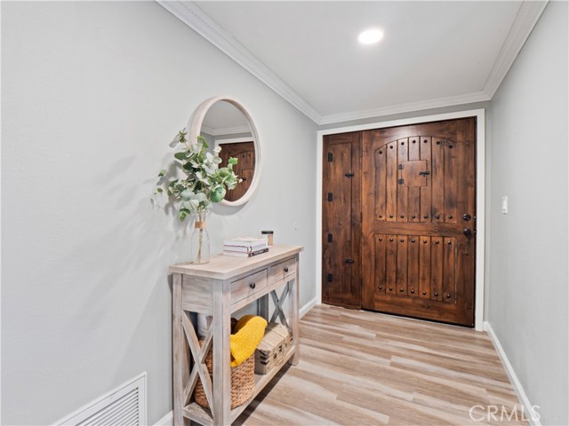 896 Moffatt Circle, Simi Valley CA: https://media.crmls.org/medias/fd3a8cf7-ba13-41fe-a689-abe0e3009255.jpg