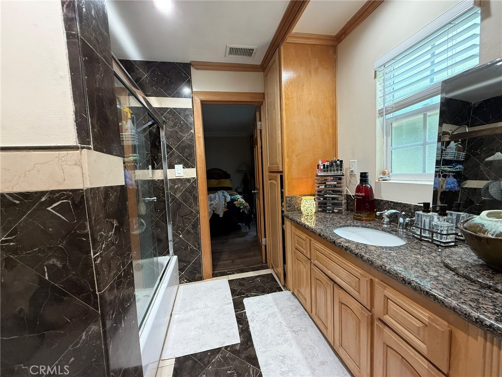 https://media.crmls.org/medias/fd3a9380-bd2d-4fe3-ada9-ec7614f009f2.jpg?preset=X-Large