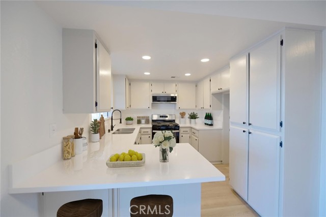 Detail Gallery Image 7 of 33 For 15650 Pohez, Apple Valley,  CA 92307 - 4 Beds | 2 Baths