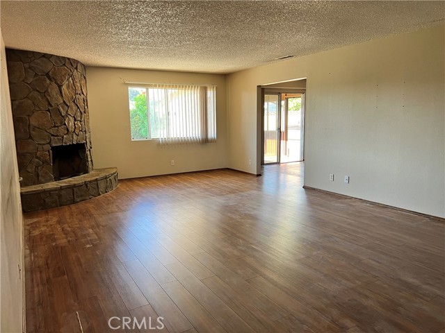 736 Marquesa Court, Hemet CA: https://media.crmls.org/medias/fd3c4f08-bf43-4fe4-af0a-2692fde1a9fa.jpg