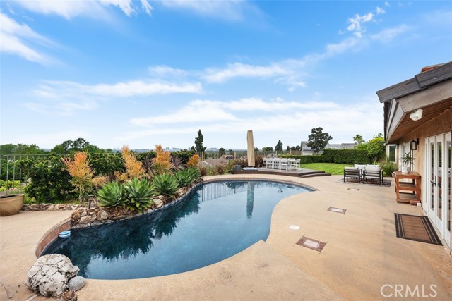 Front Image Thumbnail for CROC26064883