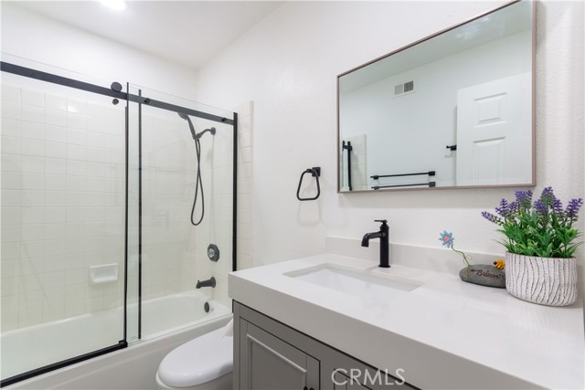 1033 S Dewcrest Drive, Anaheim CA: https://media.crmls.org/medias/fd3cc7ff-6a0d-4cc2-969d-36ee0019b478.jpg