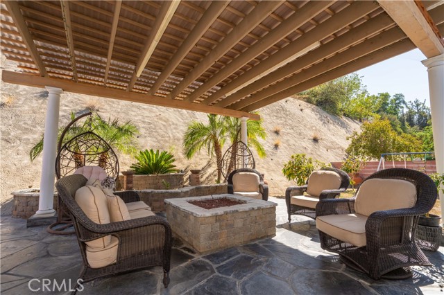 9434 Mclennan Avenue, Northridge CA: https://media.crmls.org/medias/fd3ccb4f-2a47-4503-b0ac-4bd39101b39c.jpg