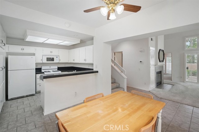 Detail Gallery Image 8 of 28 For 24009 Arroyo Park Dr #54,  Valencia,  CA 91355 - 2 Beds | 2/1 Baths
