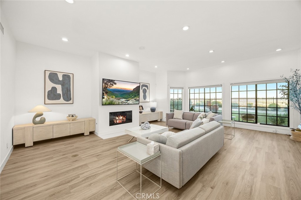 MLS #WS25257279 image #13