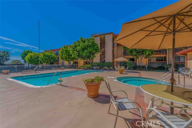 Detail Gallery Image 3 of 31 For 2101 E 21st #212,  Signal Hill,  CA 90755 - 2 Beds | 2 Baths