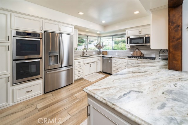 Detail Gallery Image 7 of 39 For 1098 W 25th Street, Upland,  CA 91784 - 4 Beds | 3 Baths