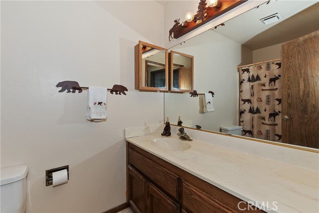 488 Lakeview Court, Big Bear Lake CA: https://media.crmls.org/medias/fd40f90a-fb27-416d-b8c7-9b196cc5fc75.jpg