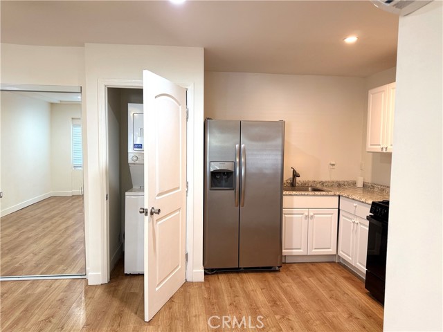 Detail Gallery Image 4 of 13 For 22942 Cass Ave, Woodland Hills,  CA 91364 - 0 Beds | 1 Baths