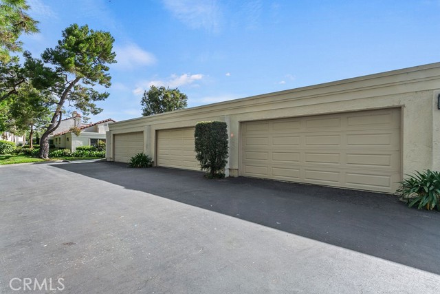 21 Morena, Irvine CA: https://media.crmls.org/medias/fd4175e0-906d-492a-a1b0-7f70979a4ae4.jpg