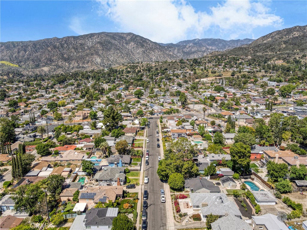 https://media.crmls.org/medias/fd419f7c-a996-44eb-96d1-d89a54524490.jpg?preset=X-Large
