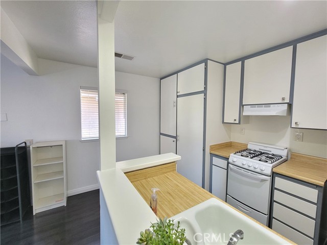 4569 Alamo Street, Simi Valley CA: https://media.crmls.org/medias/fd41b4c7-cfd0-4db8-9c0b-443f431f48d3.jpg