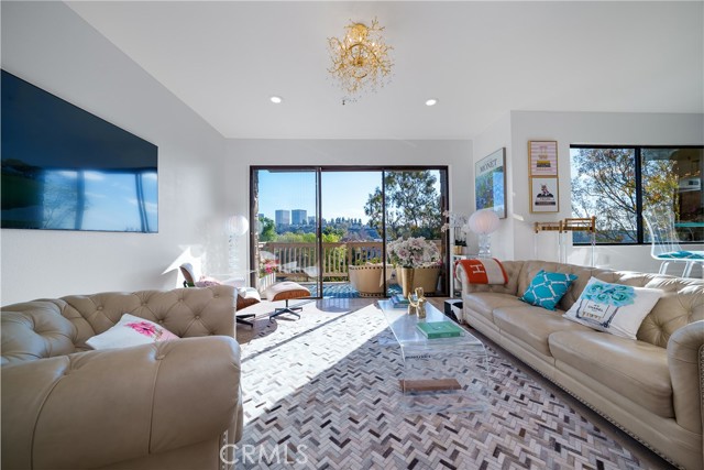 67 Sea Island Drive, Newport Beach CA: https://media.crmls.org/medias/fd41d09f-1a69-439c-bff1-d587eb880dea.jpg