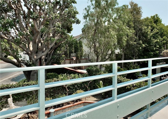 6225 Napoli Court, Long Beach CA: https://media.crmls.org/medias/fd426106-64ba-40db-966a-031323b8a2dd.jpg