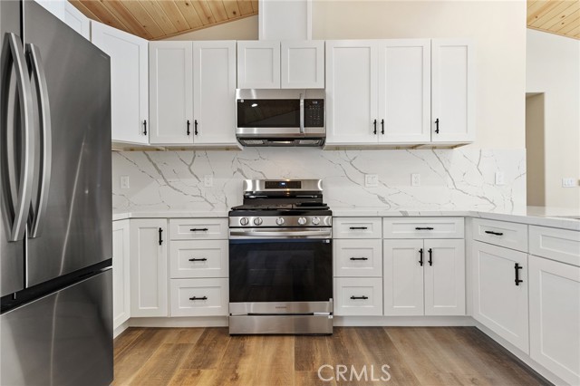 Detail Gallery Image 8 of 31 For 183 Moreno Lane, Sugarloaf,  CA 92386 - 3 Beds | 2 Baths