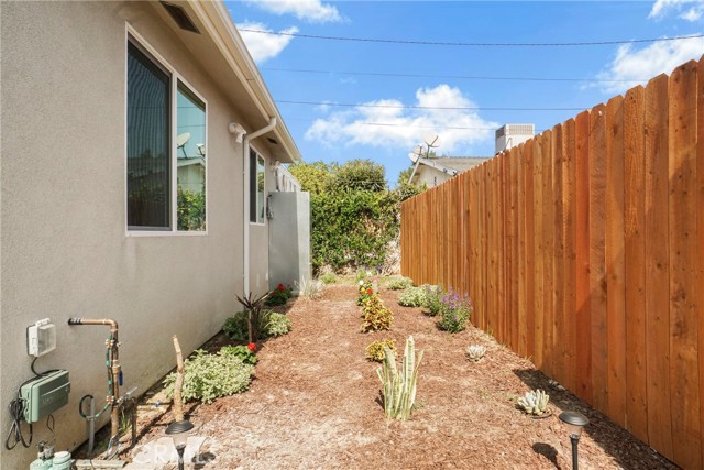 Detail Gallery Image 17 of 19 For 17305 Willard Ave, Northridge,  CA 91325 - 2 Beds | 2/1 Baths