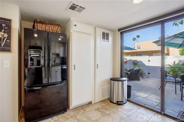 Detail Gallery Image 12 of 22 For 5784 Los Coyotes, Palm Springs,  CA 92264 - 2 Beds | 2 Baths